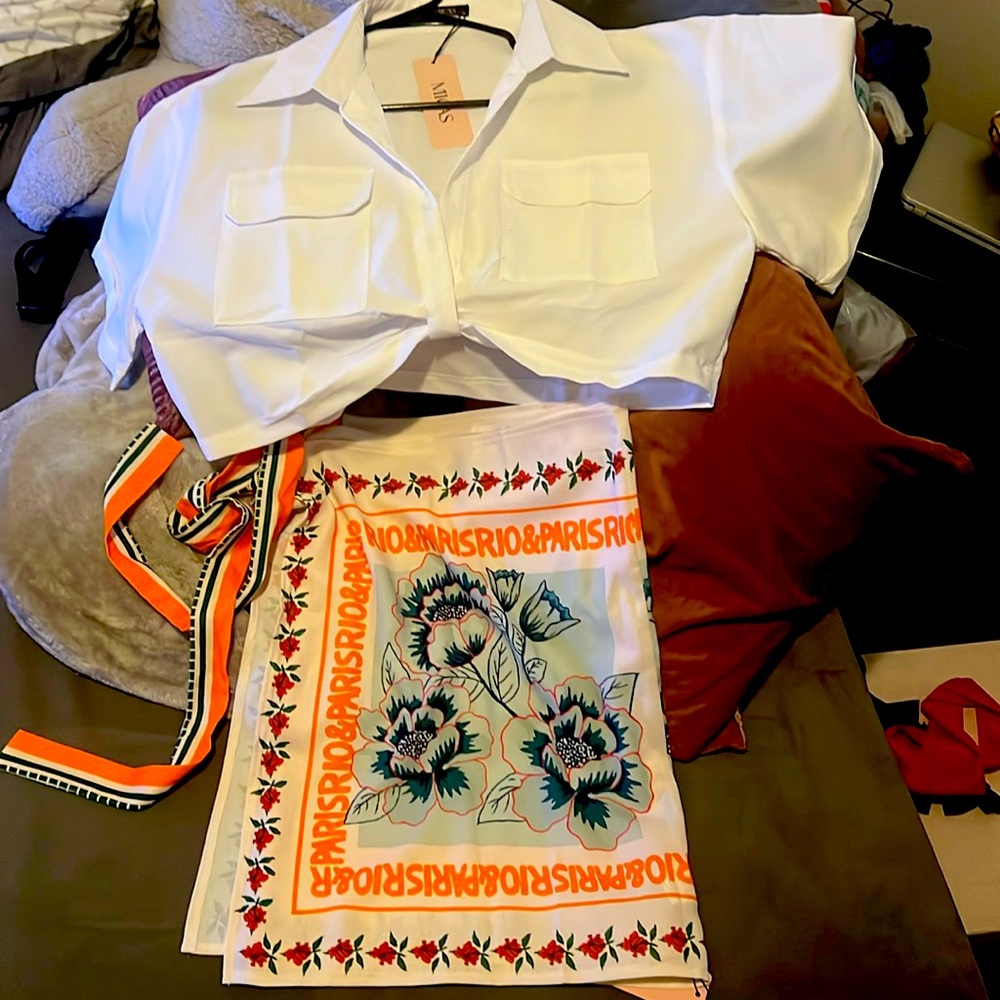 This is a 2 piece set with an all white crop top and a print skirt that ties up